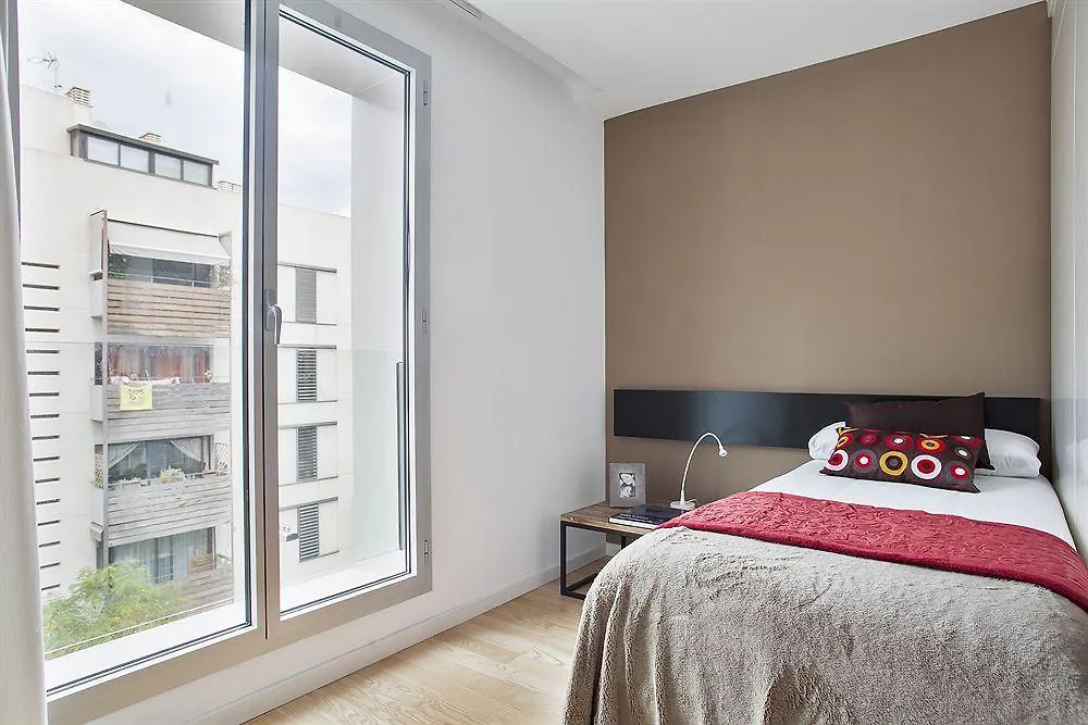 Mistral City Pool Apartments Barselona